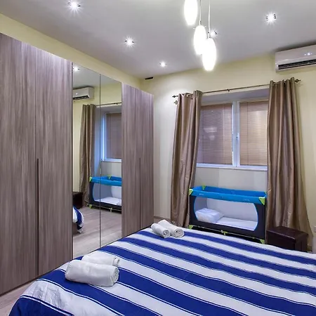 3br Family Apt In A Great Location Side Seaviews * Sliema