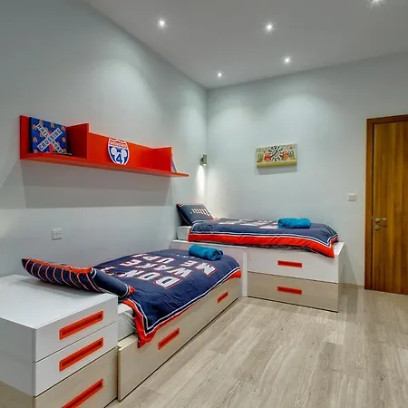 Apartamento 3br Family Apt In A Great Location Side Seaviews *
