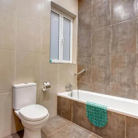 3br Family Apt In A Great Location Side Seaviews Apartment