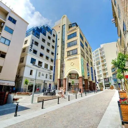 Apartment 3br Family Apt In A Great Location Side Seaviews *
