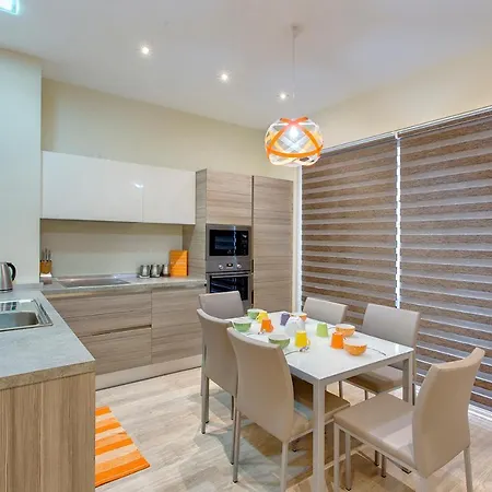 3br Family Apt In A Great Location Side Seaviews דירה