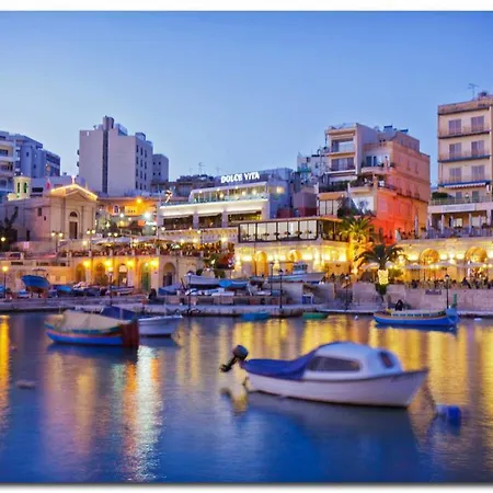 3br Family Apt In A Great Location Side Seaviews דירה סליאמה