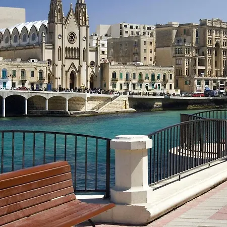 3br Family Apt In A Great Location Side Seaviews